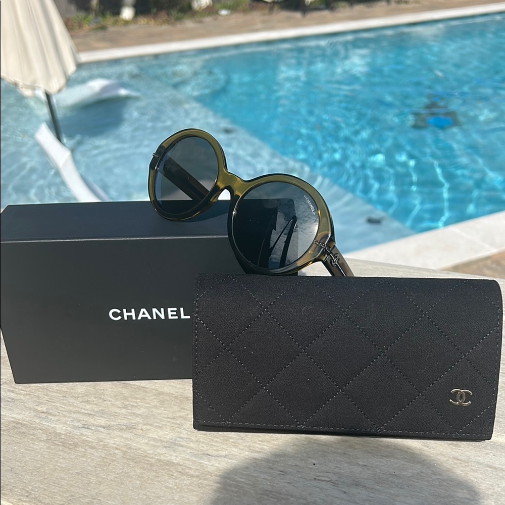 Chanel 5511 sunglasses in green round frames - Picture 3 of 7
